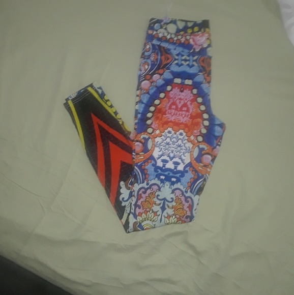 Two piece set - Picture 3 of 5